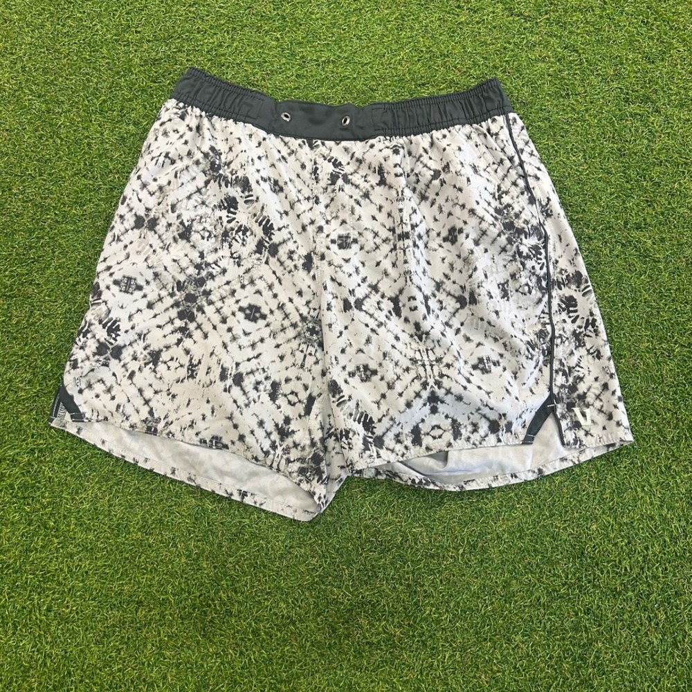 Vuori Kore Shorts Mens Medium Black White Tie Dye Athletic Training 5" Inseam